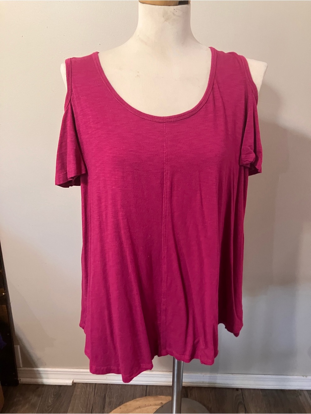 Westbound Fuchsia Cold-Shoulder Scoop Neck Short Sleeve Top